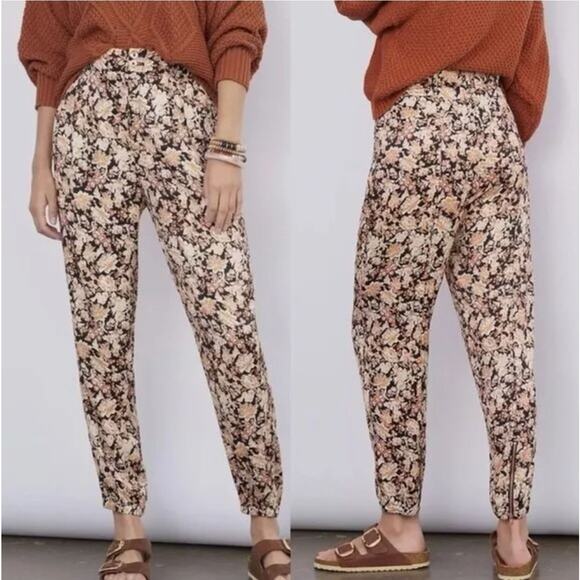 ANTHROPOLOGIE Diandra Pleated Flowy Silky Dark Floral Pants Romantic Sz 10 - Picture 1 of 11